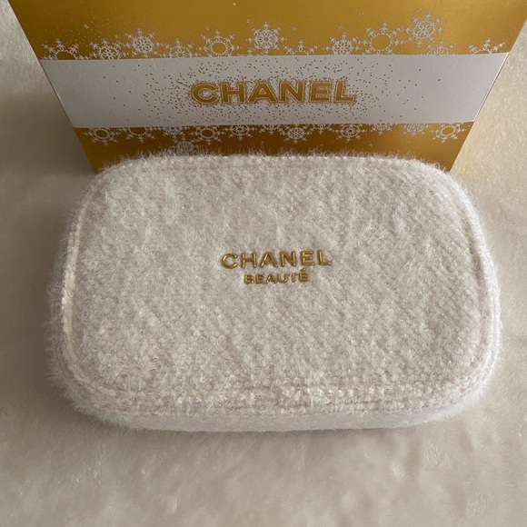 CHANEL Beaute’ Cosmetic Bag - Picture 2 of 10
